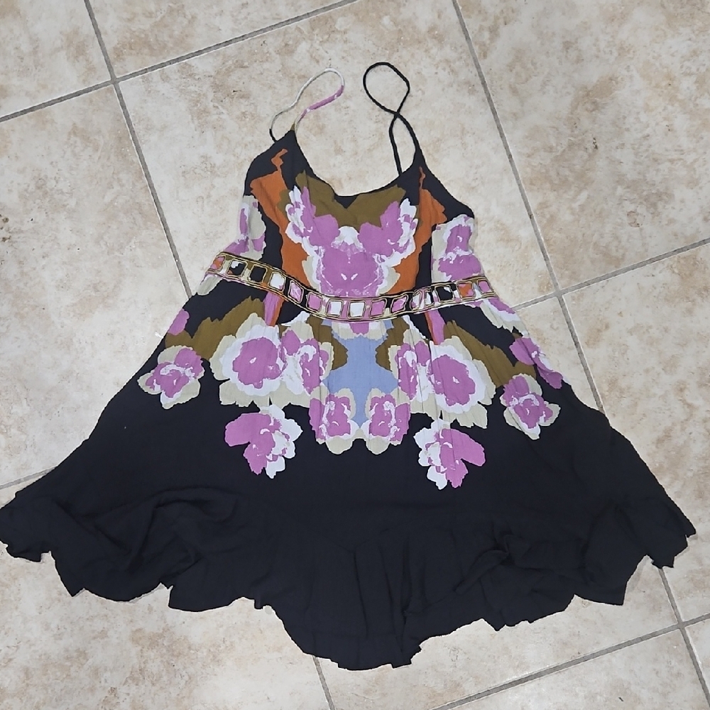 Chic Floral Midi Dress with Pink and Black Accents